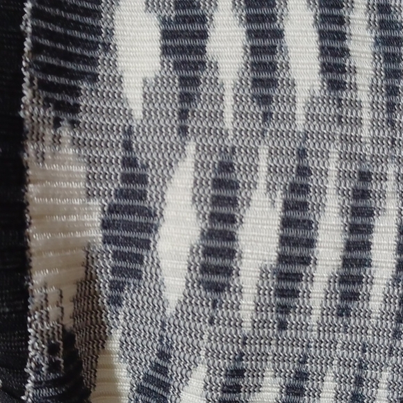 CACHE GIRLS TOP SIZE 8 IN A BEAUTIFUL BLACK AND WHITE STRIPE ♥️ - Picture 2 of 6